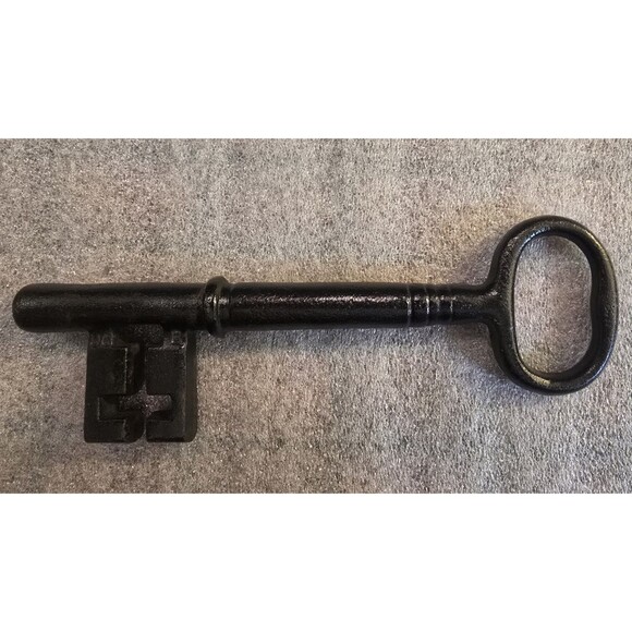 Antique Cast Iron Skeleton Key Marked "UCB" 7.5" Medieval Dungeon Jail - Picture 1 of 3
